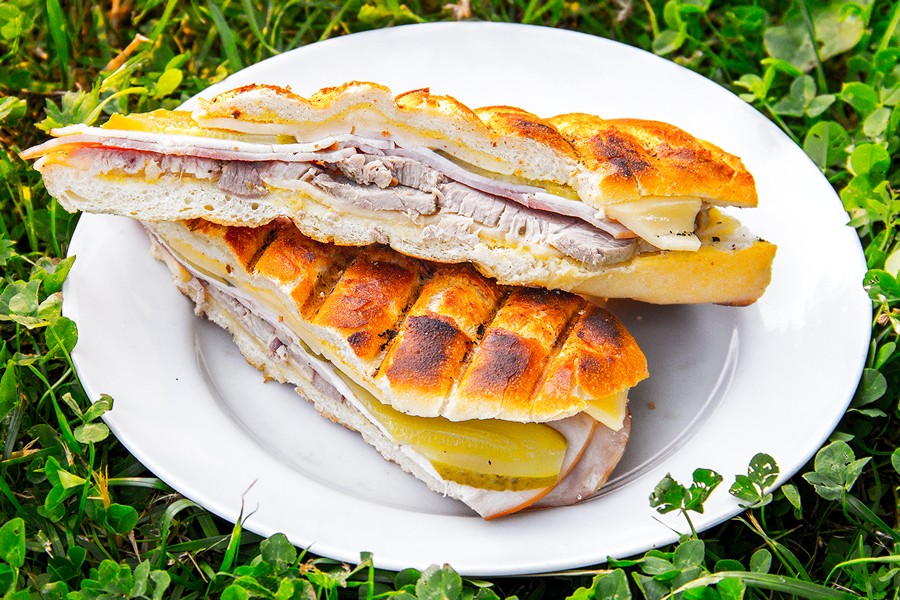 Кубинский сэндвич с соусом Мохо